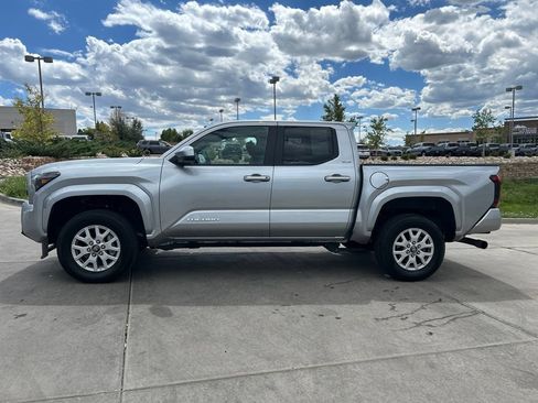 Used 2025 Toyota Tacoma SR5 AWD/4WD image 3
