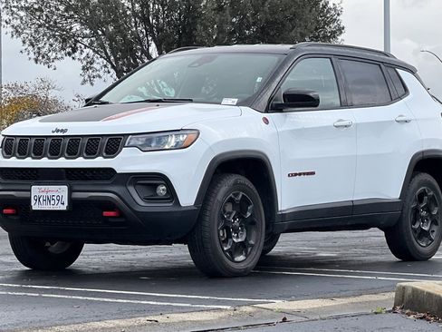 Used 2024 Jeep Compass Trailhawk image 8