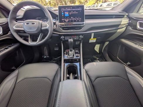 New 2026 Jeep Compass Latitude image 13
