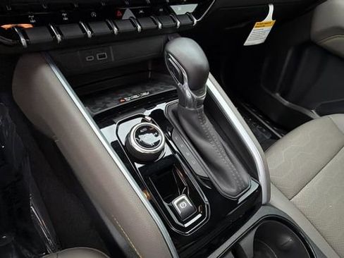 Used 2026 Chevrolet Colorado ZR2 w/ Technology Package AWD/4WD image 29