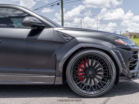 Used 2021 Lamborghini Urus AWD/4WD image 11