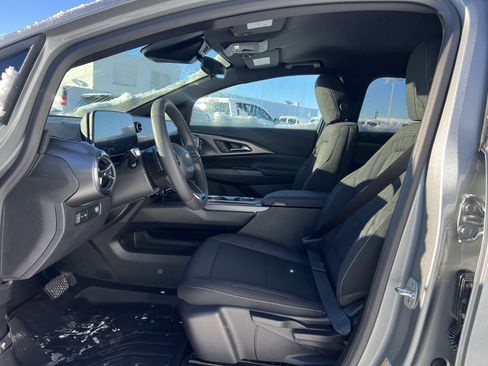 New 2026 Chevrolet Equinox EV LT image 4