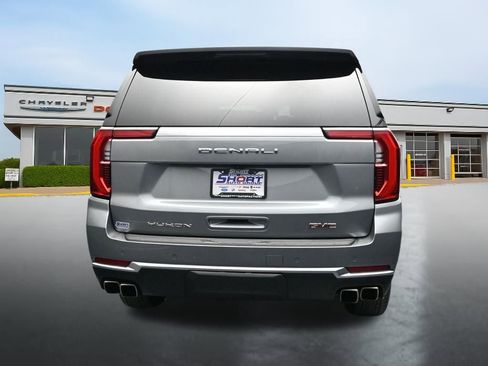 Used 2025 GMC Yukon XL Denali AWD/4WD image 4