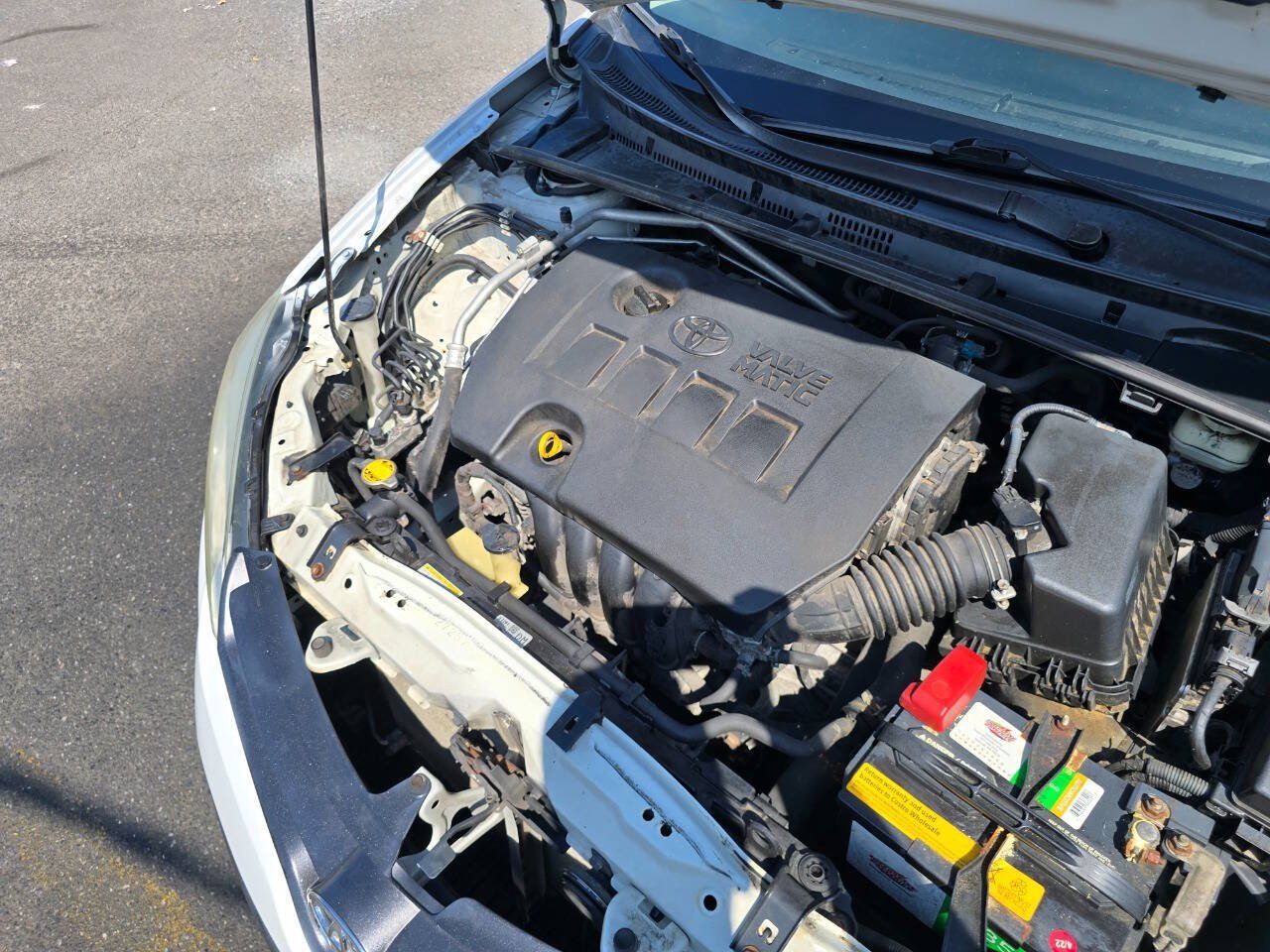 Used 2015 Toyota Corolla LE FWD image 34