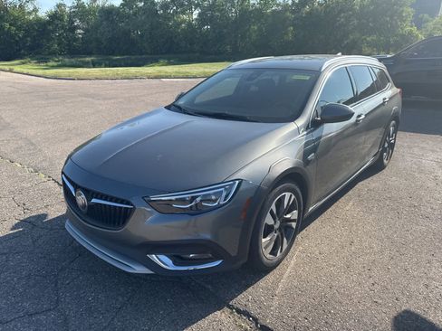 Used 2019 Buick Regal Essence w/ Driver Confidence Package I AWD/4WD image 2