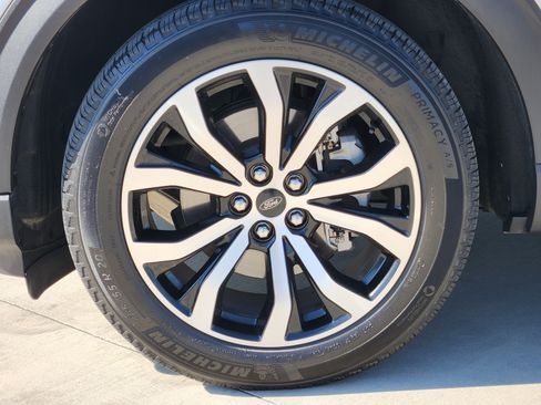 Used 2023 Ford Explorer ST-Line w/ Class IV Trailer Tow Package image 12