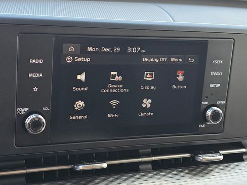 Used 2024 Kia Carnival LX image 40