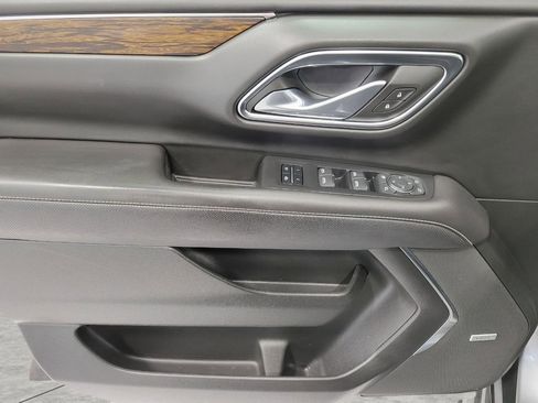 Used 2024 Chevrolet Suburban Premier image 28