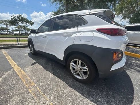 Used 2021 Hyundai Kona SE FWD image 4
