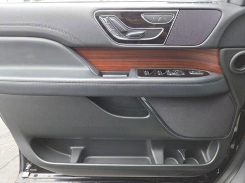 Used 2024 Lincoln Navigator Premiere image 39