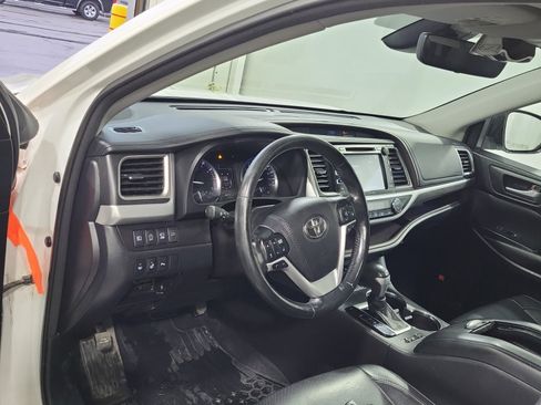 Used 2018 Toyota Highlander Limited AWD/4WD image 10