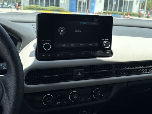 Certified 2025 Honda HR-V LX image 27