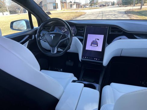 Used 2019 Tesla Model X 75D image 22