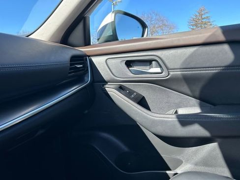 Certified 2023 Nissan Rogue SV w/ SV Premium Package image 21