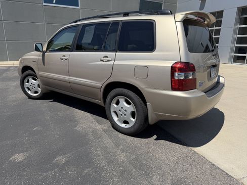 Used 2004 Toyota Highlander 4WD V6 image 2