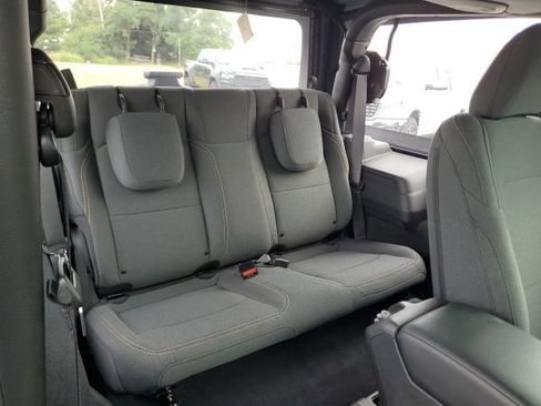 Used 2025 Jeep Wrangler Sport AWD/4WD image 23