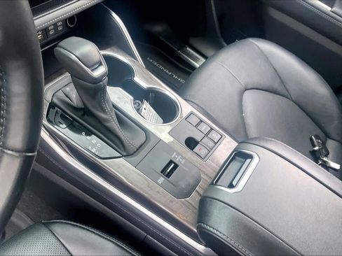 Used 2023 Toyota Highlander Platinum image 16