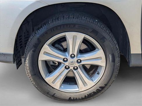 Used 2012 Toyota Highlander Limited w/ Tow Pkg AWD/4WD image 23