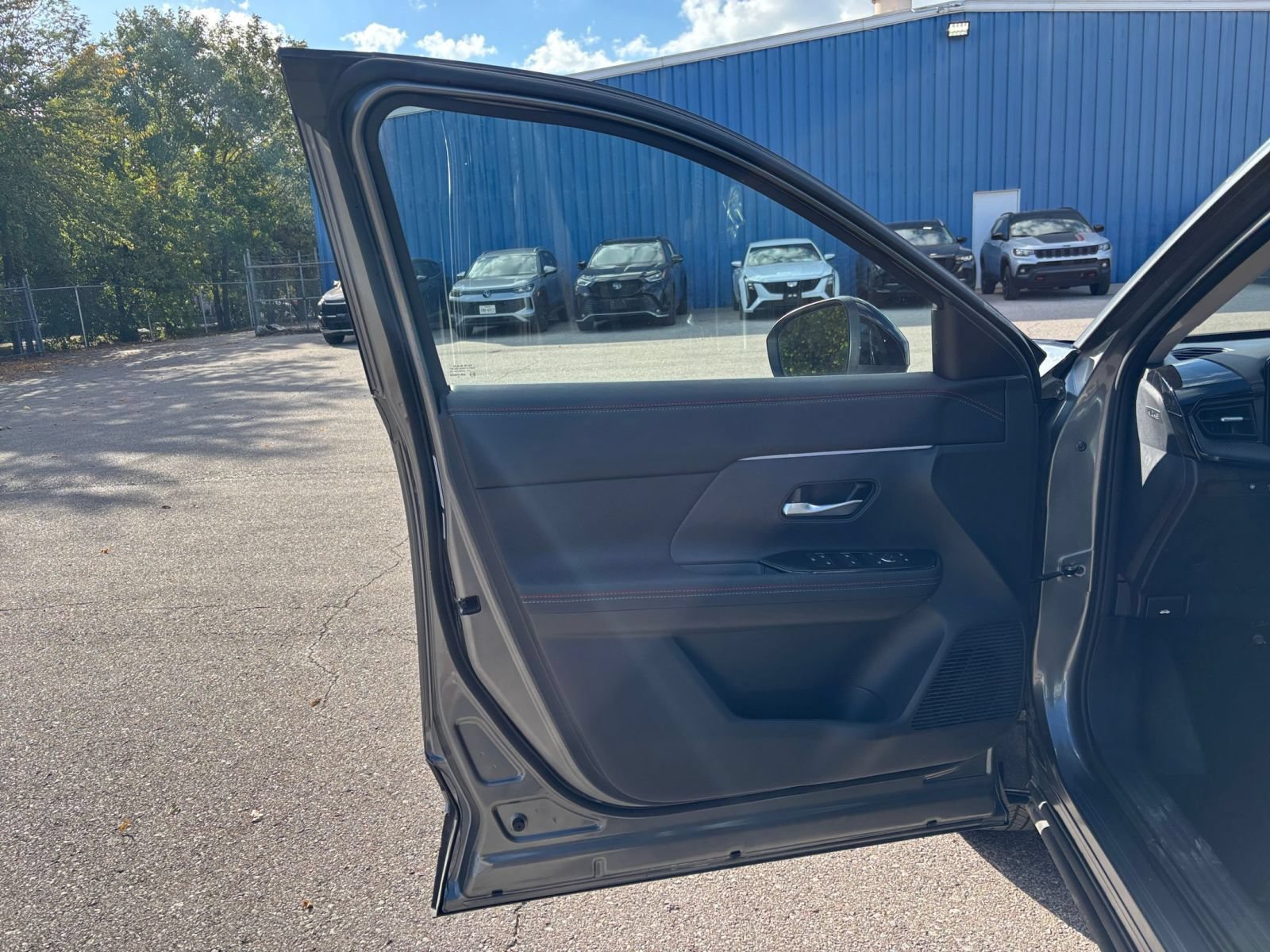 Used 2026 Nissan Kicks SR FWD image 18
