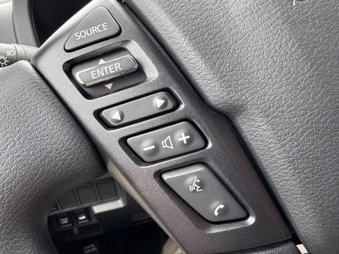 Used 2025 Nissan Frontier SV image 16