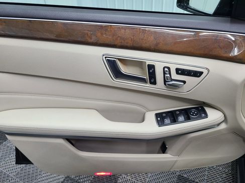 Used 2014 Mercedes-Benz E 350 4MATIC Sedan image 22