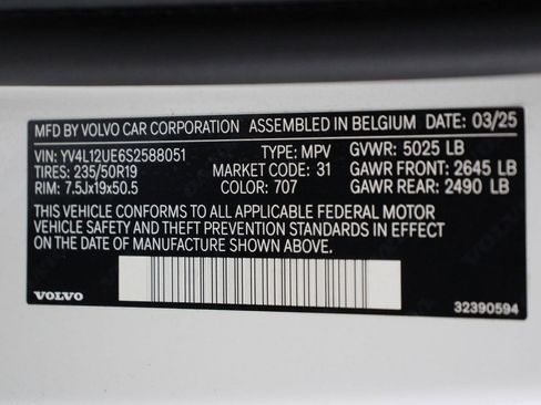 Certified 2025 Volvo XC40 B5 Plus image 16