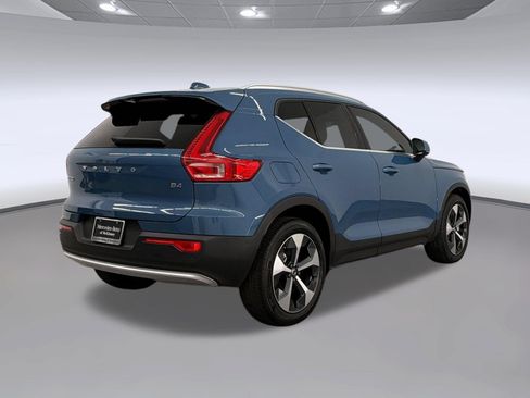 Used 2023 Volvo XC40 B4 Plus w/ Protection Package Premier FWD image 8