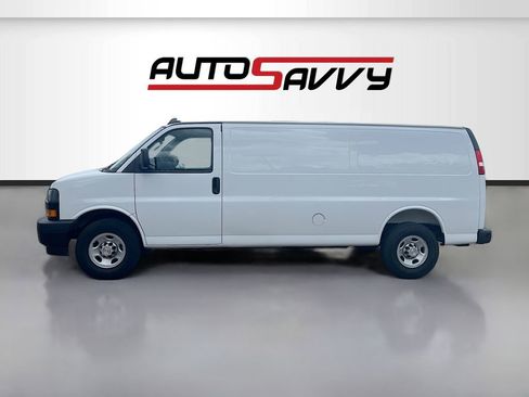 Used 2025 Chevrolet Express 2500 Extended w/ Enhanced Convenience Package RWD image 4