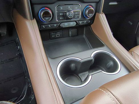 Used 2021 Chevrolet Suburban High Country image 18