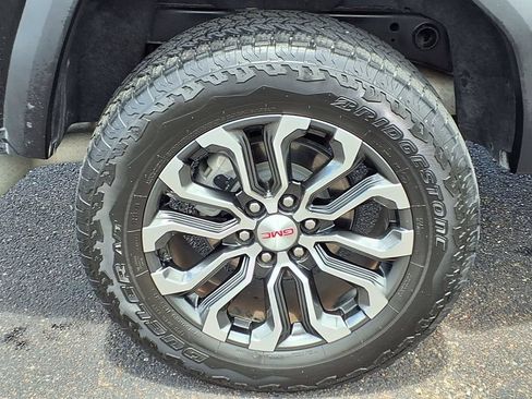 Used 2024 GMC Canyon Denali AWD/4WD image 9