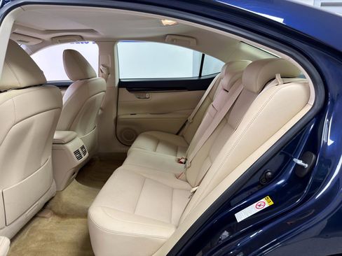 Used 2014 Lexus ES 350 w/ Premium Package FWD image 31