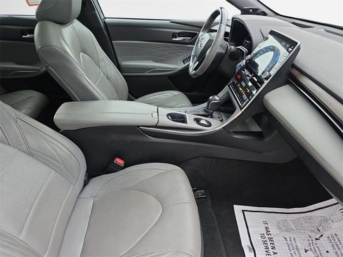 Used 2021 Toyota Avalon Limited image 26