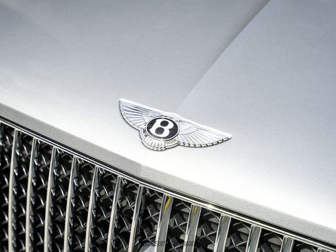 Used 2024 Bentley Bentayga Extended Wheelbase AWD/4WD image 64
