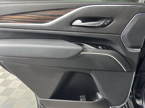 Used 2023 Cadillac Escalade Premium Luxury image 36