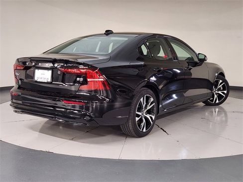 Used 2024 Volvo S60 B5 Core image 2