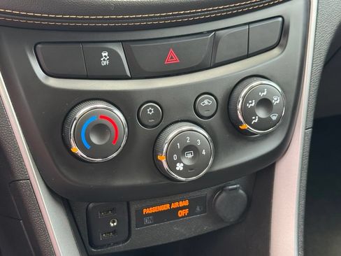 Used 2018 Chevrolet Trax LS AWD/4WD image 29
