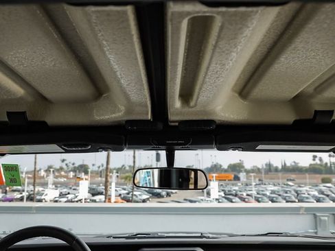 Used 2023 Jeep Gladiator Sport AWD/4WD image 19