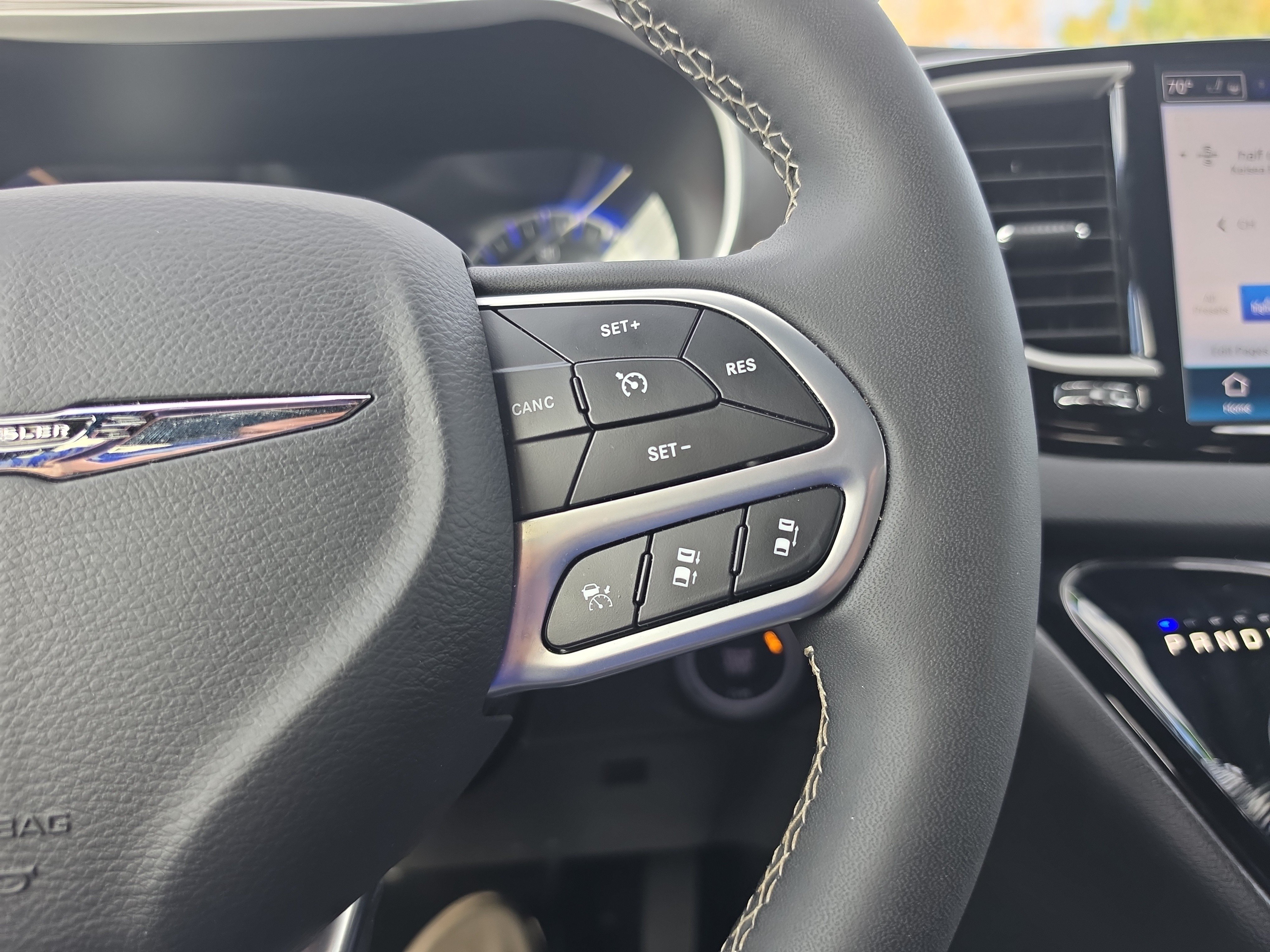 Used 2026 Chrysler Pacifica Select FWD image 22