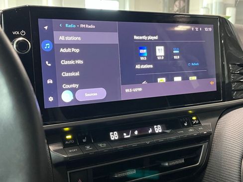 Used 2025 Toyota Camry SE w/ Multimedia Upgrade Package image 20