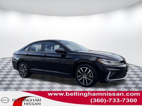 Used 2025 Volkswagen Jetta SE image 1