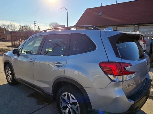 Used 2023 Subaru Forester Premium image 8
