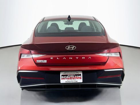 Used 2025 Hyundai Elantra SEL FWD image 6