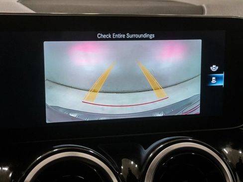 Used 2020 Mercedes-Benz GLB 250 4MATIC image 18