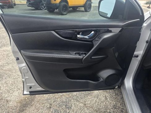 Used 2017 Nissan Rogue Sport SV image 10