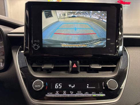 Used 2025 Toyota Corolla LE image 30