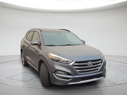Used 2017 Hyundai Tucson Limited w/ Limited Ultimate Package 03 FWD image 3