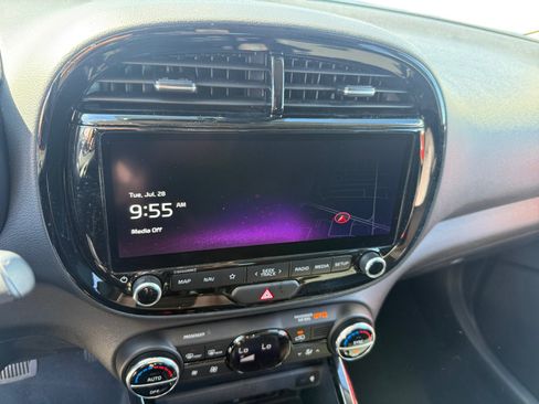 Used 2023 Kia Soul GT-Line FWD image 12