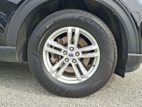 Certified 2021 Ford Explorer XLT w/ Equipment Group 202A image 23