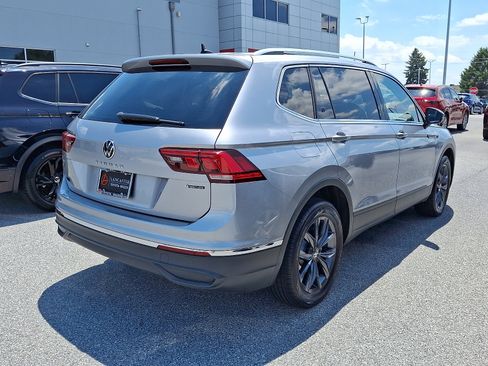 Used 2022 Volkswagen Tiguan SE AWD/4WD image 4