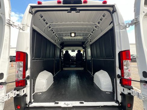Used 2025 RAM ProMaster 2500 w/ Convenience Group image 35